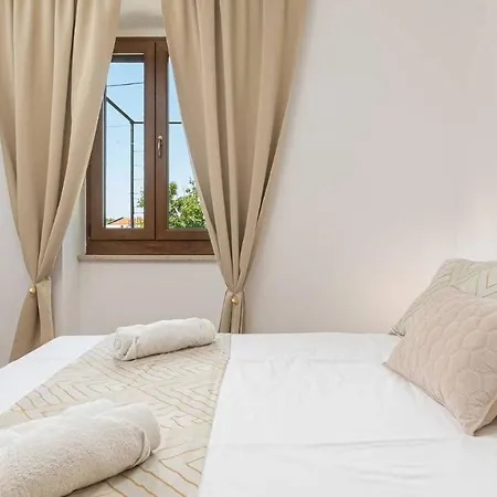 Villa Charming Stone Carla Near The Sea And Town By Wiibuk Pula