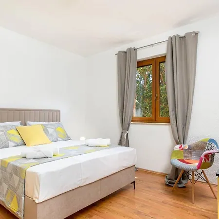 Charming Stone Carla Near The Sea And Town By Wiibuk * Pula