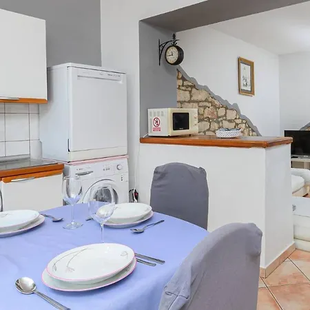 Villa Charming Stone Carla Near The Sea And Town By Wiibuk Pula